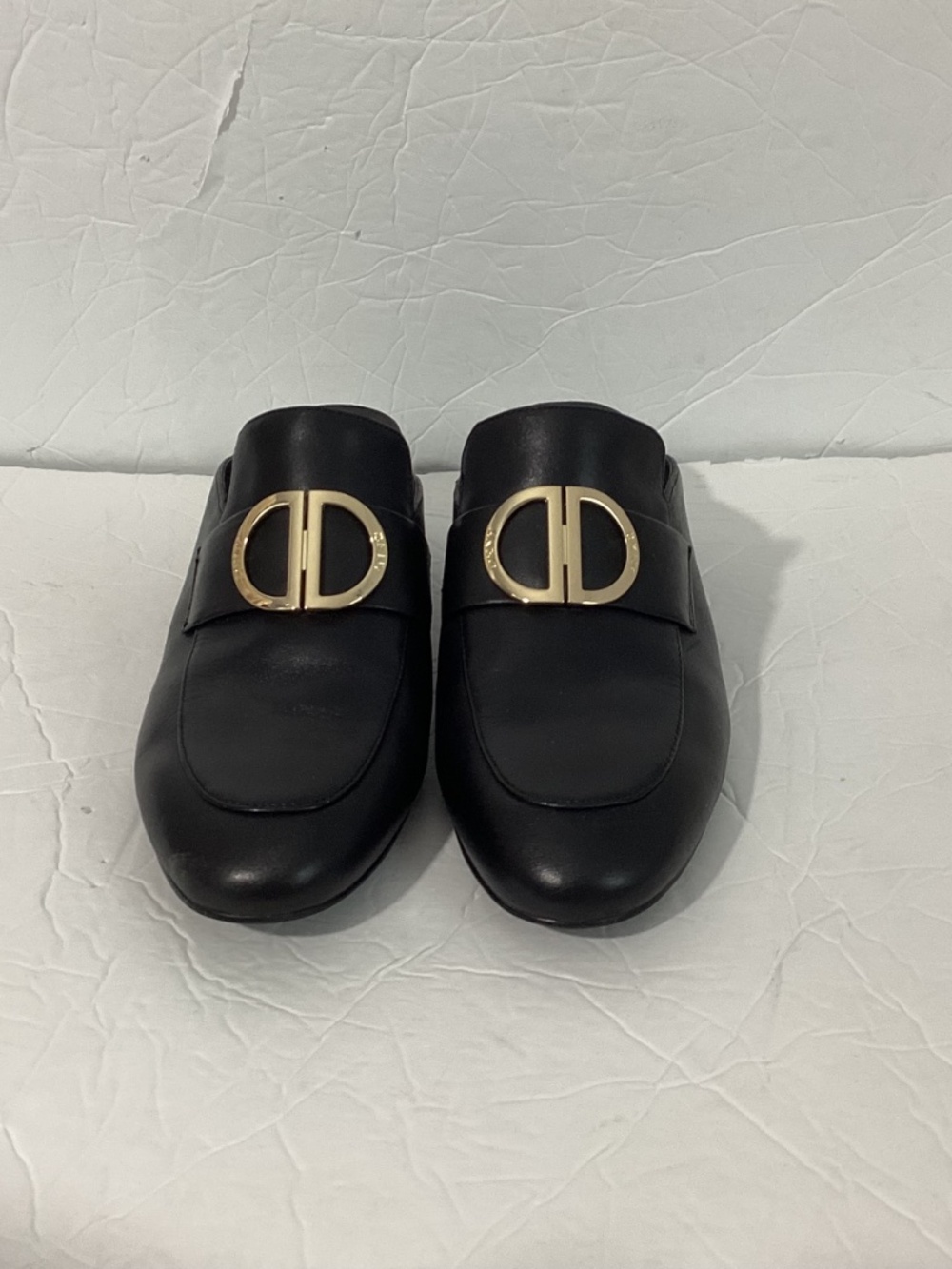 DKNY SIZE 9M BLACK LEATHER MULES SLIP ON GOLDEN LOGO ACCENT BLOCK HEEL - Picture 5 of 5